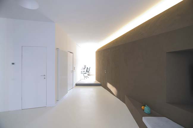 Minimalist apartment design by R3Architetti