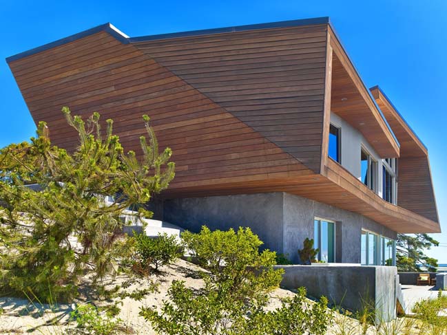 Cape Cod Beach House by Hariri & Hariri Architecture