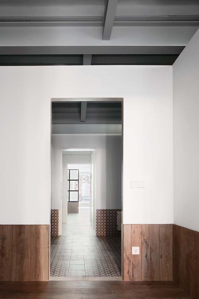 Apartment renovation in Barcelona by RAS Arquitectura