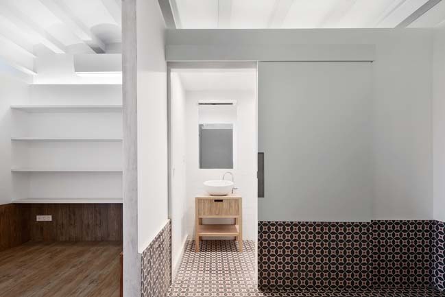 Apartment renovation in Barcelona by RAS Arquitectura