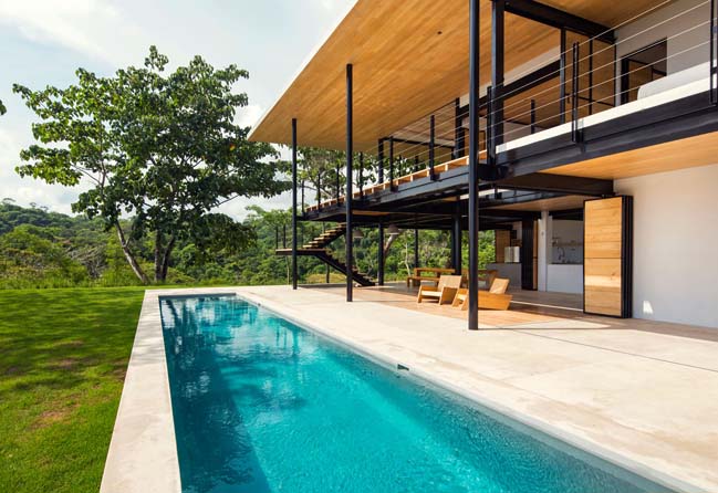 Modern house in Costa Rica by Benjamin Garcia Saxe
