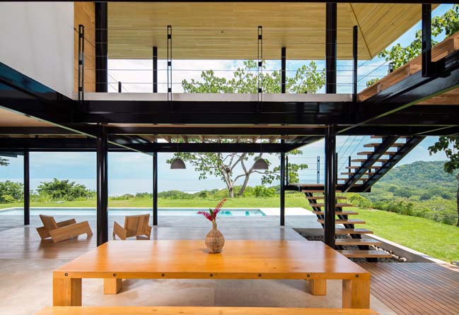 Modern house in Costa Rica by Benjamin Garcia Saxe