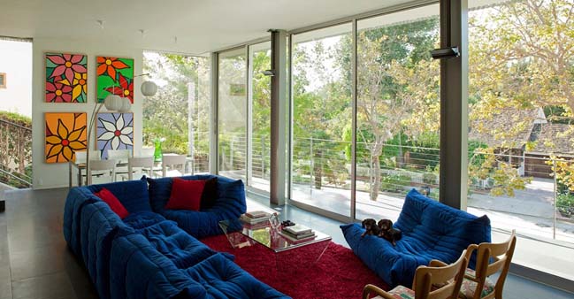 Modern house in Los Angeles by Rios Clementi Hale Studios