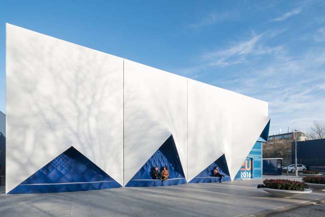 Eye-catching facade for a building in Amsterdam by DUS Architects