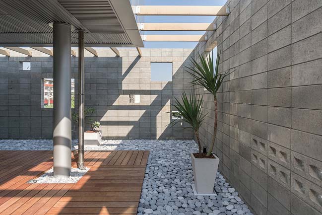 Courtyard House by Dotze Innovations Studio