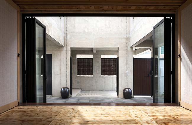 Modern concrete house by Studio Gaon