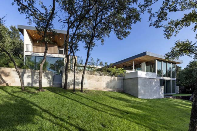 Luxury modern house in Texas by Matt Fajkus Architecture