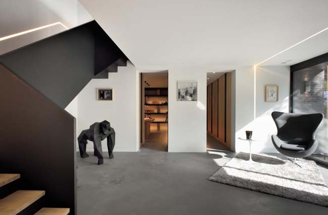 Black Modern Villa by K2A