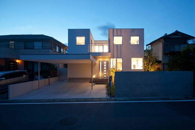 White modern house by YDS Architects