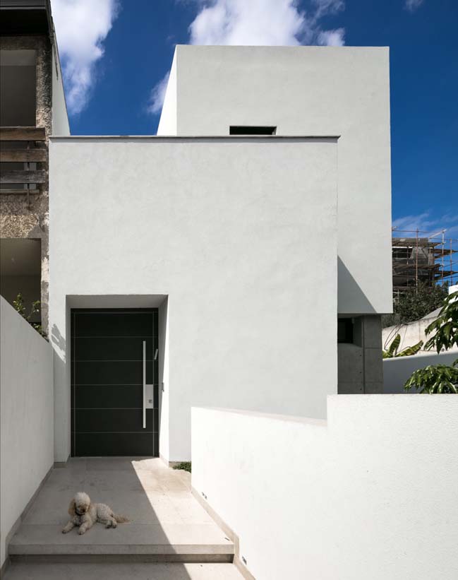 Givatayim House by Amitzi Architects