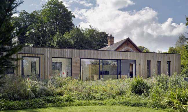 Contemporary extension for a history house by Adam Knibb Architects