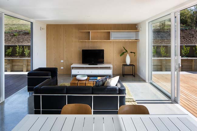 Modern beach house in Tasman Bay by Parsonson Architects