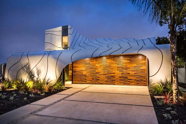 The Wave House by Mario Romano