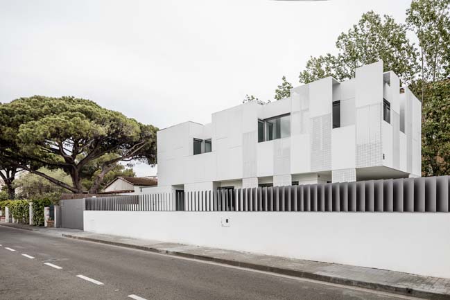 White single family house in Spain by Ral