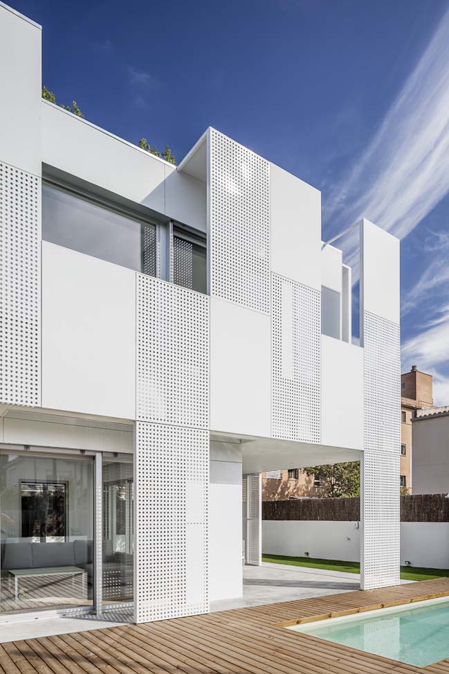 White single family house in Spain by Ral