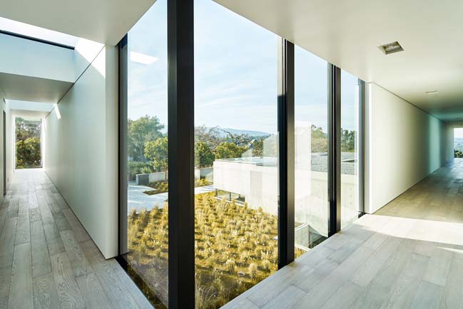 OZ Residence by Stanley Saitowitz | Natoma Architects