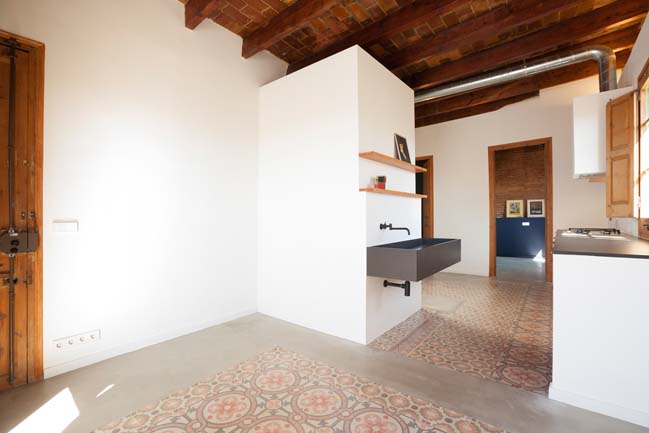 Apartment refurbishment in Barcelona by a53 Architecture