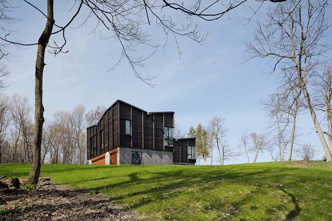 Michigan Lake House by Desai Chia Architecture
