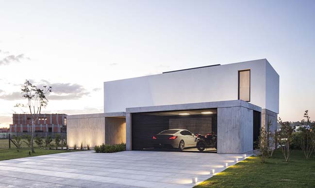 Luxury modern villa in Argentina by GMARQ