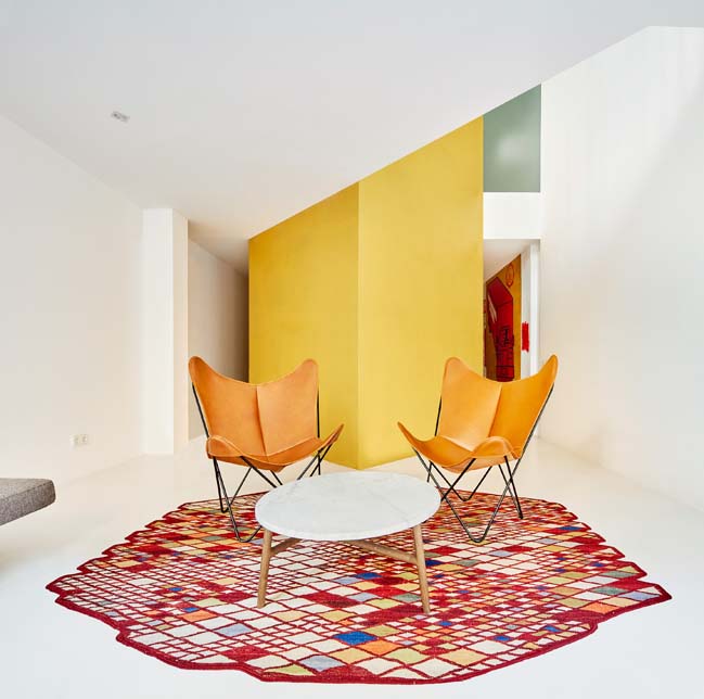 Duplex Tibbaut by Raul Sanchex Architects