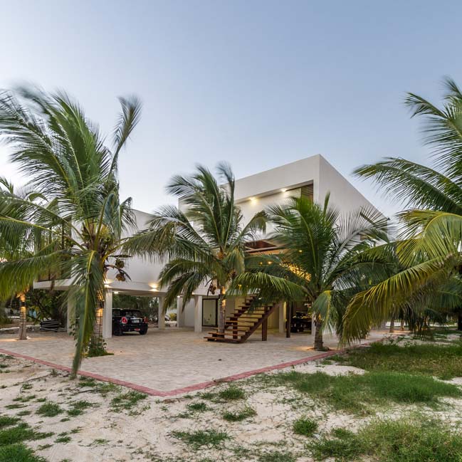 Luxury modern villa in Mexico by R79