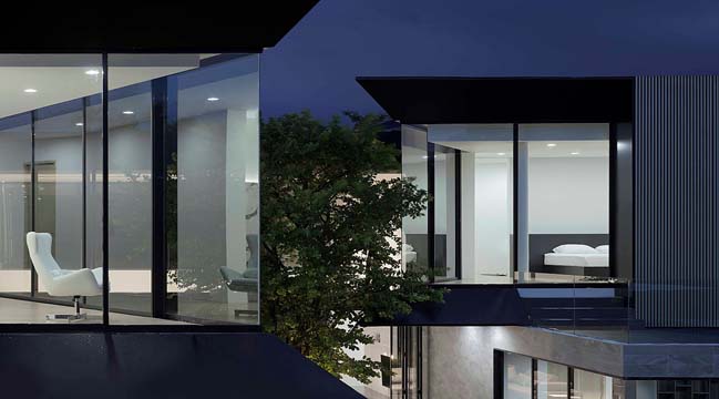 Luxury modern villa in Thailand by Ayutt and Associates design