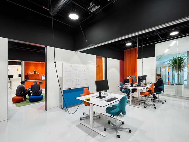 Ericsson's New Montreal Office by Menkès Shooner Dagenais LeTourneux Architectes