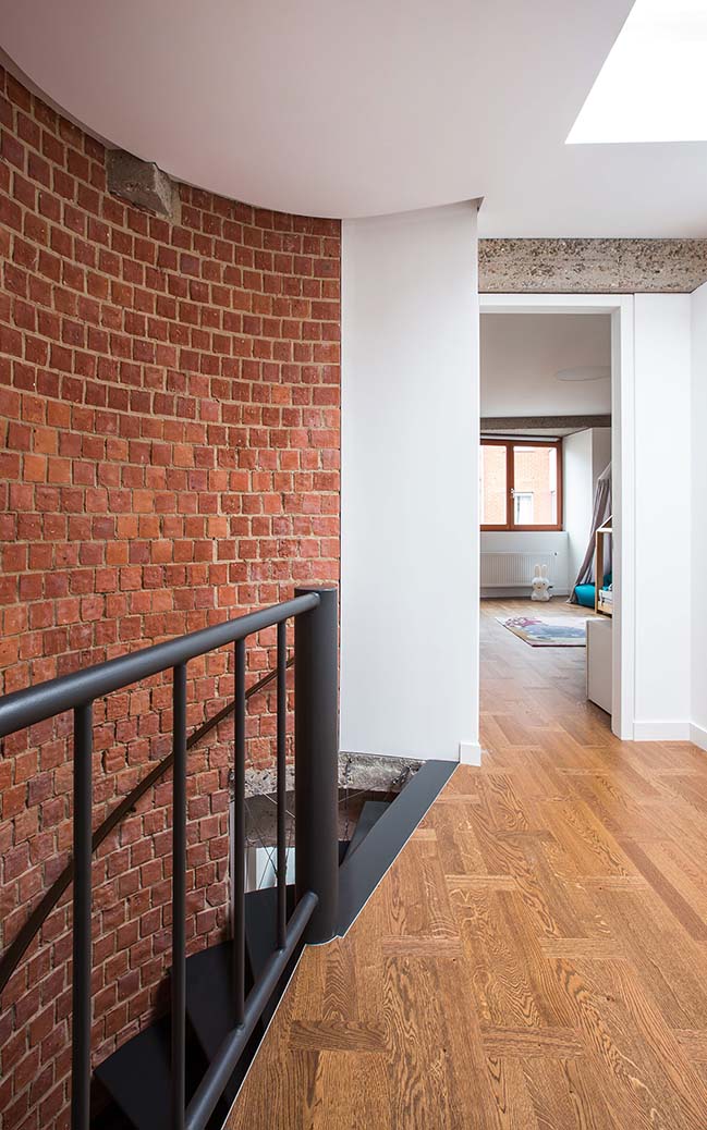 Brickwall House by YCL