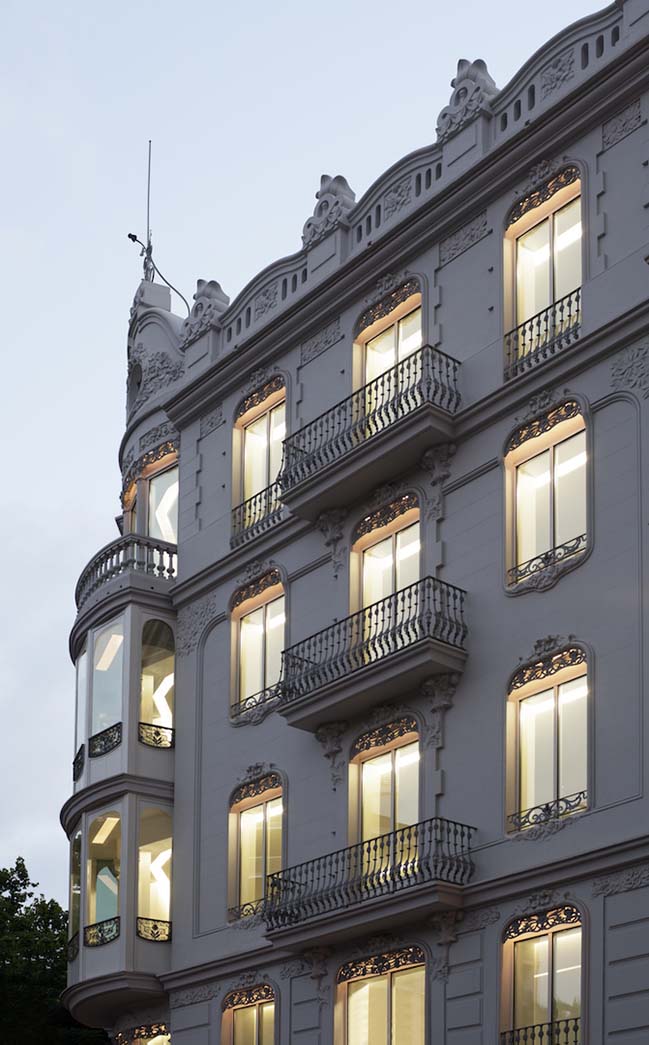 Office building 1905 in Valencia by Fran Silvestre Arquitectos