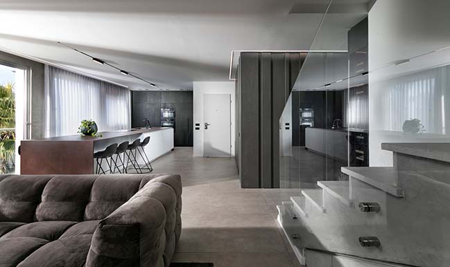 Penthouse in Ramat Hasharon by Studio Erez Hyatt