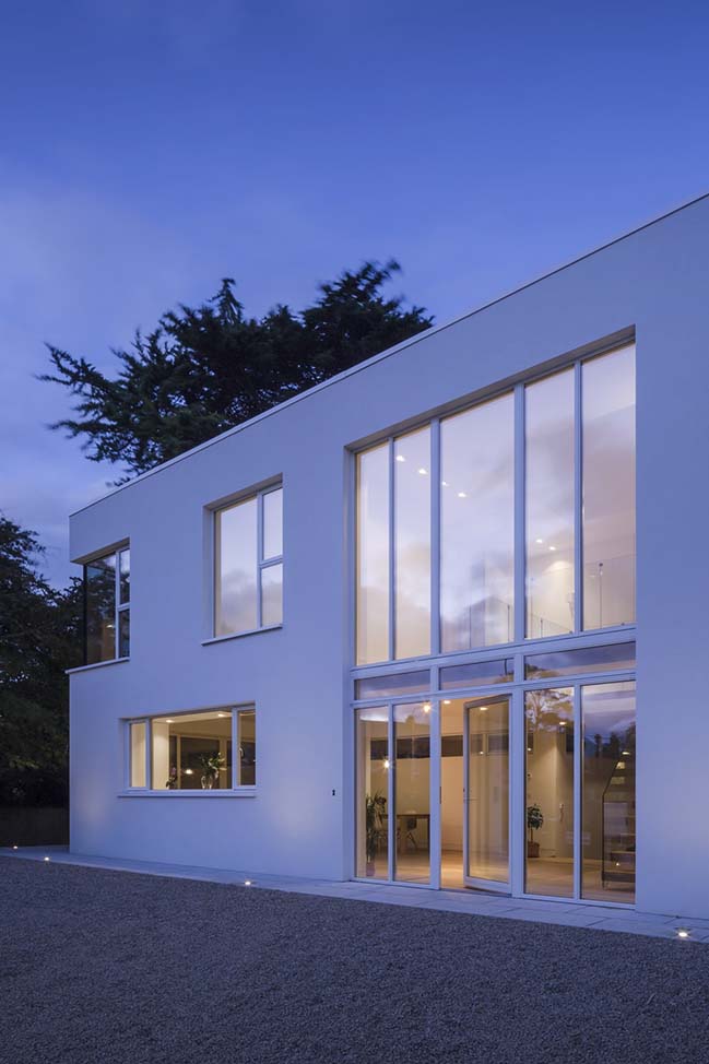 Two-storey modern home in Dublin by Anthro Architecture