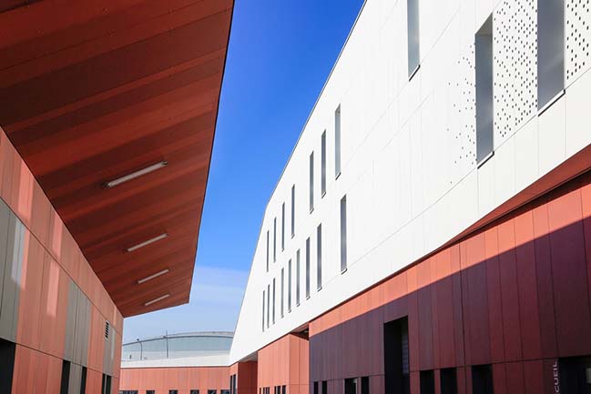 Technical Center of Blagnac by NBJ Architects