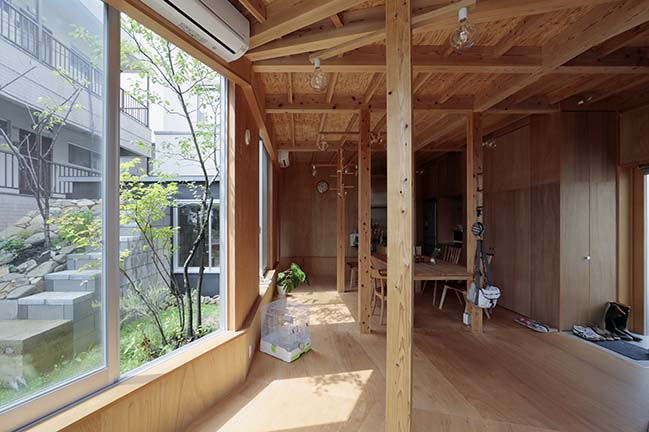 Mushroom House in Kawachinagano by SPACESPACE