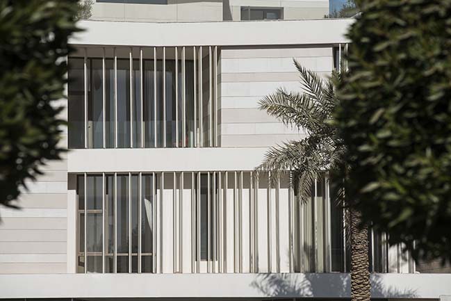 Luxury contemporary villa in Kuwait by Alhumaidhi Architects