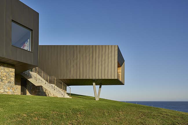 Headland House in Gerringong by Atelier Andy Carson