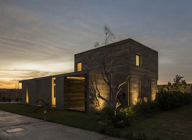 Concrete House in Peru by Riofrio Arquitectos