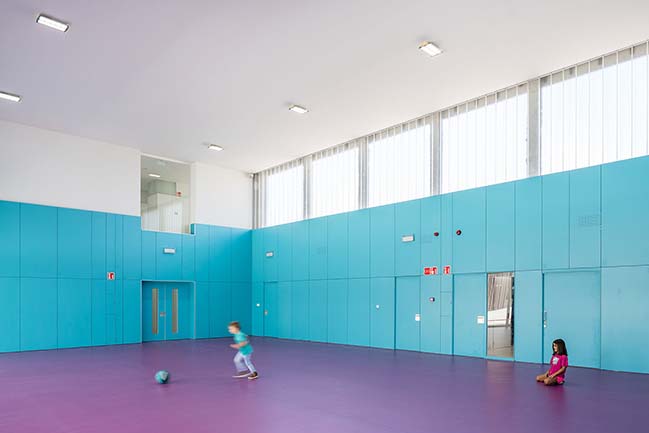 The almost invisible school by ABLM arquitectos