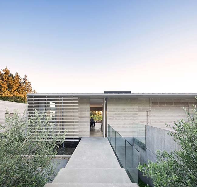 G'day House in West Vancouver by McLeod Bovell Modern Houses
