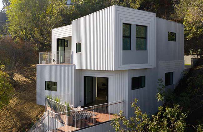 FreelandBuck designs a four-story home notched into a Los Angeles Hillside