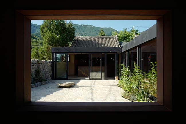 San She House - Beigala Place at the foot of the Great Wall by llLab.