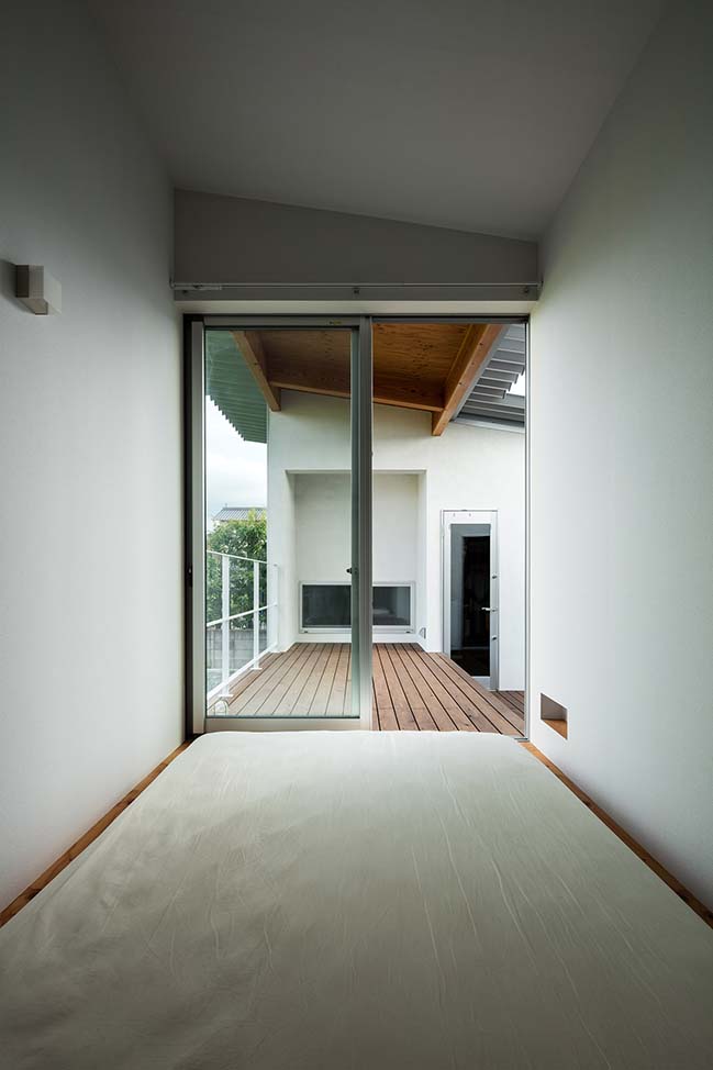 House in Mita by Horibe Associates