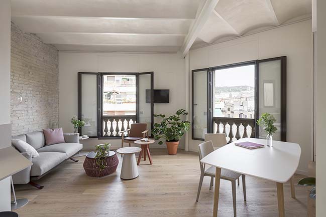 Small modern apartment in Barcelona by CaSA