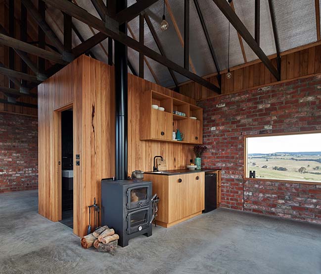 Nulla Vale House and Shed by MRTN Architects
