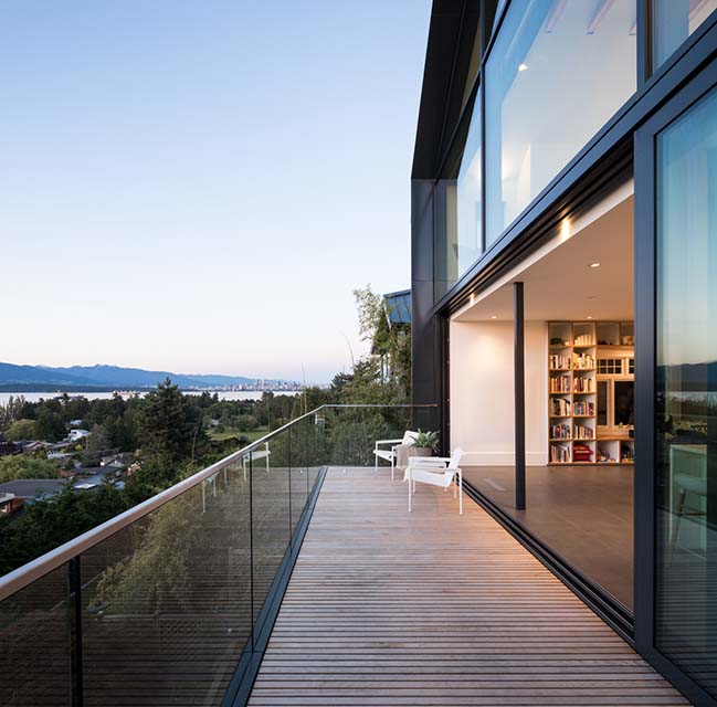 Mullet House in Vancouver by RUFproject