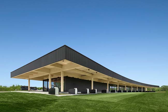 A High-End Golf Clubhouse in Montréal by Architecture49