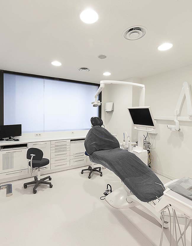 Acevedo Dental Office by YLAB Arquitectos