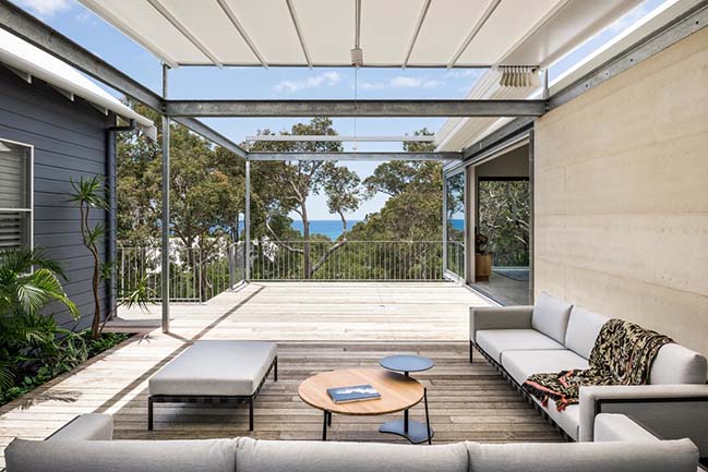 Eagle Bay House by Matthew Crawford Architects