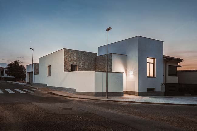 Casa GAS - the 4 yards house in Toledo by OOIIO Architecture