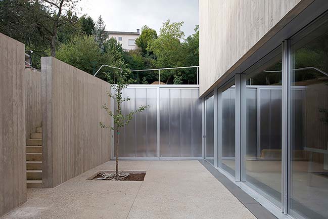 Hercule - A monolithic concrete single-family house by 2001