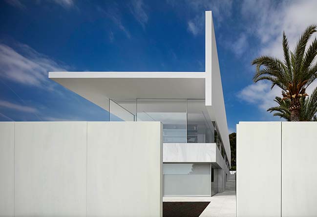 Hofmann House by Fran Silvestre Arquitectos